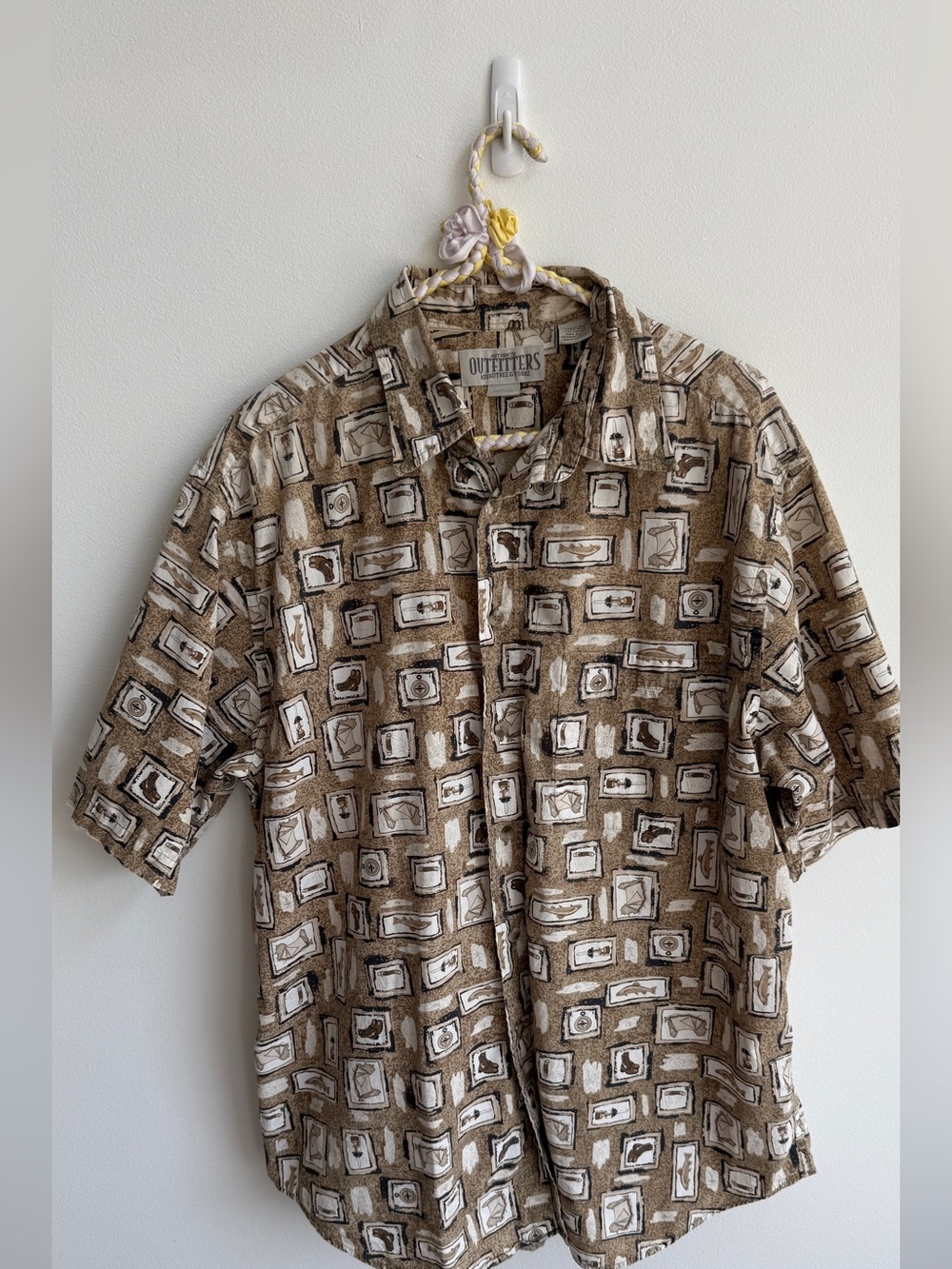 Vintage short sleeve button down
Authentic Outfitters Roundtree & Yorke
Large